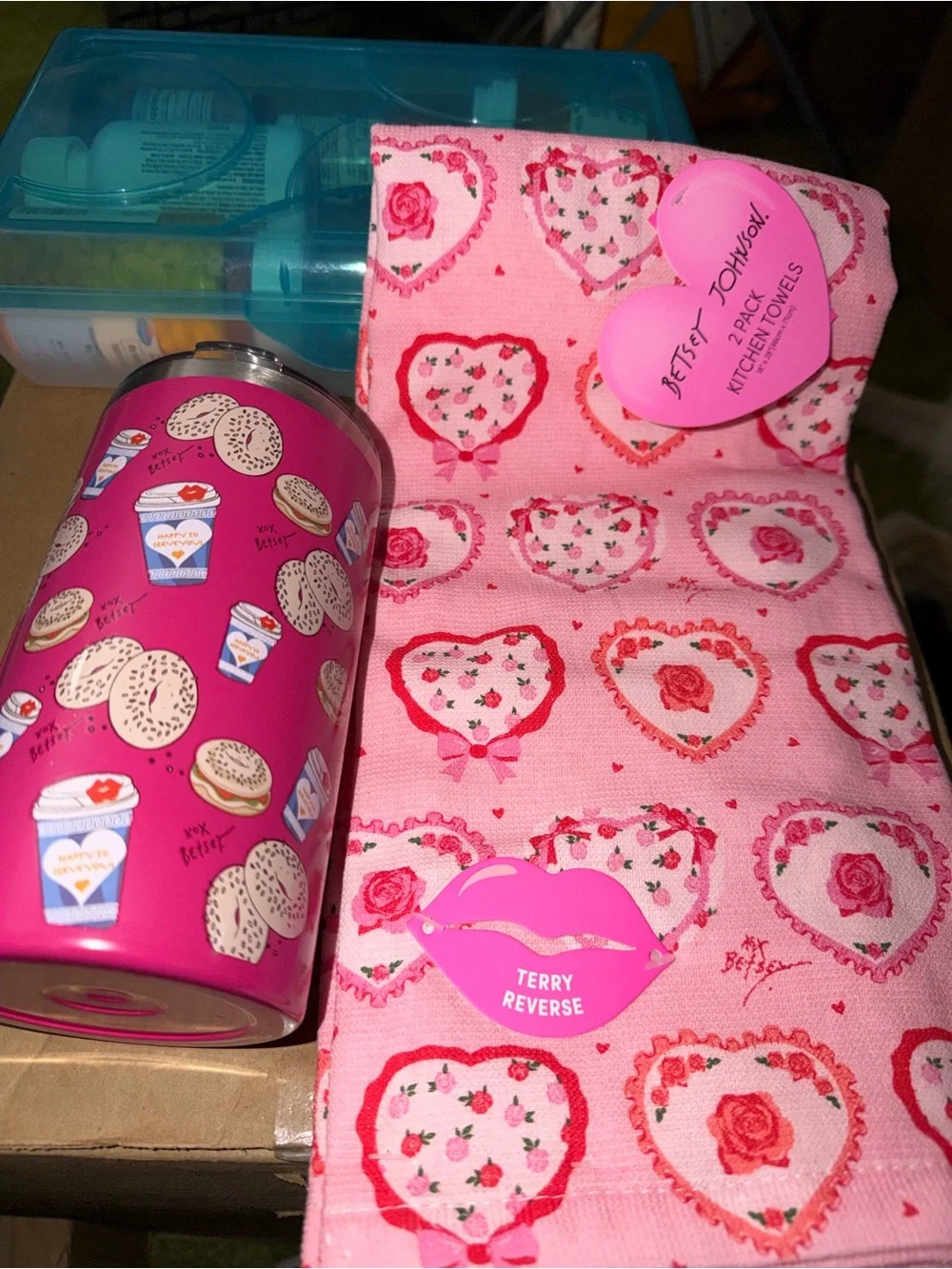 Betsey Johnson Pink Bagel Coffee 24oz Tumbler + Kitchen Towels Set NWT